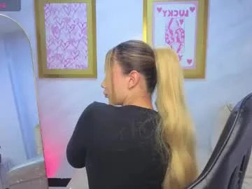 evy_lux_v live stage