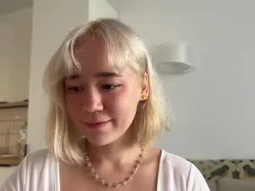hey__lucy live stage