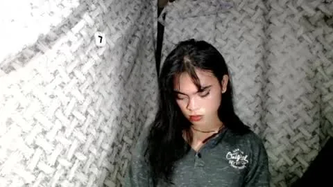 Live thumbnail for hoelyaurora