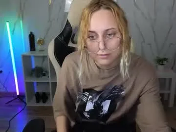 holly_pollyy live stage