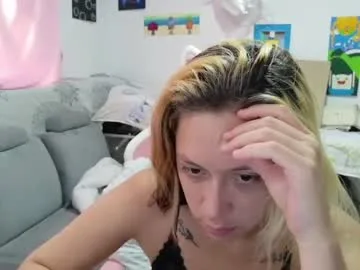 Photo of hot_mommymia