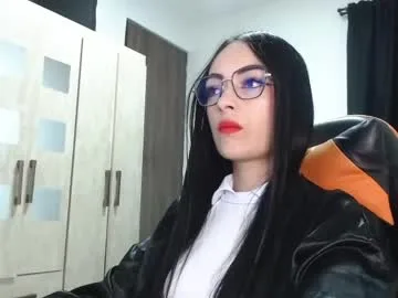 isabella_piercee live stage