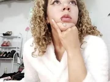isabelle_sara live stage