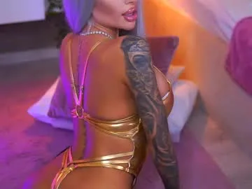 juicy_jessye live stage