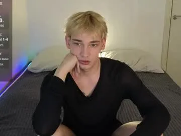 julian_win live stage
