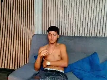 justin_ortiz live stage