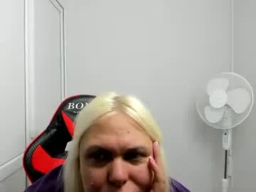 karlagoldd live stage