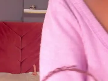 kiara_curls live stage