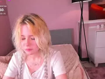kiki_peach live stage
