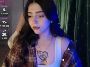 latina_mia live stage