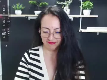 lauryn_jones live stage