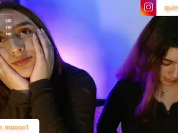 leah_moon11 live stage