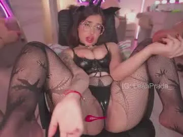 leahprada_ live stage