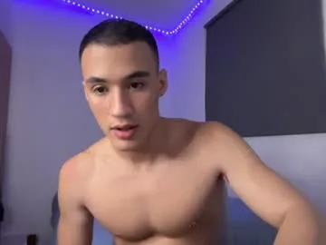 leo_delveyy live stage