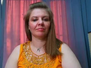 leona_tracie live stage