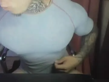 lewis_muscleee live stage