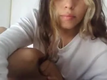 lila_herz live stage