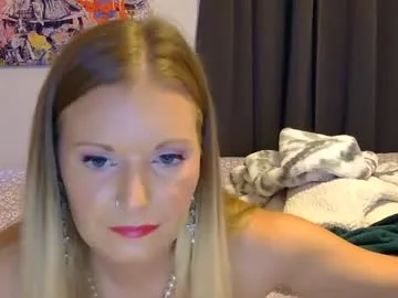 lili_bossbitch live stage