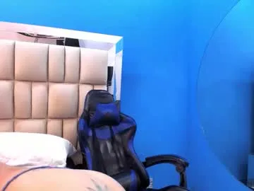 lily_rousse0 live stage