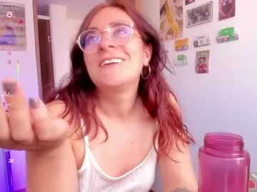 linda_giggle live stage
