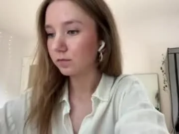 lisasmall live stage