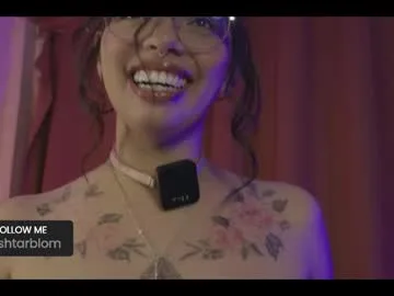 little_maeve live stage