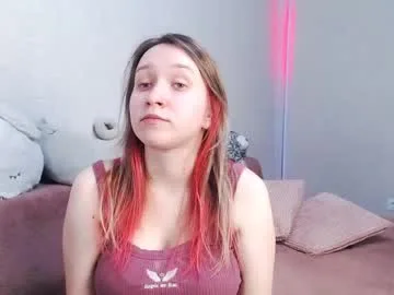 lovely_hayley live stage