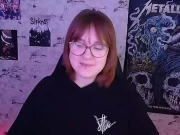 margaret_red live stage