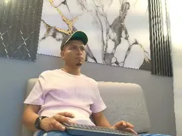 maxi_jones2 live stage