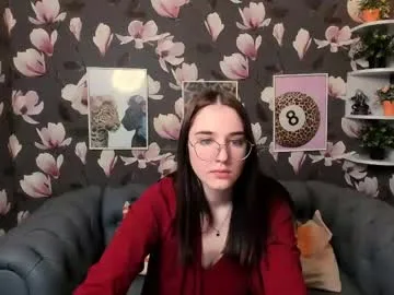 maya_winters live stage