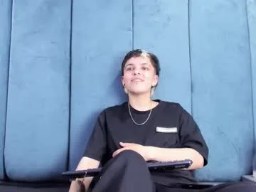 megan_thompsonn_ live stage