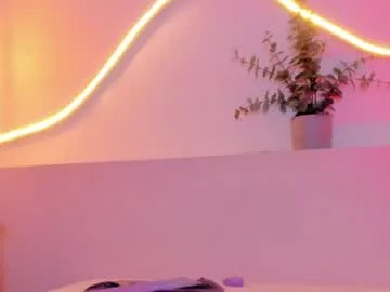 mena_doll live stage