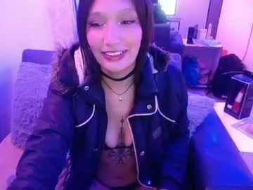 mia_collens_ live stage