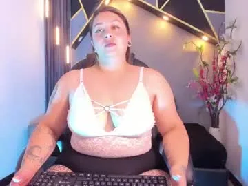 mia_dreaam live stage