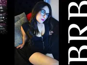 mia_miller17 live stage
