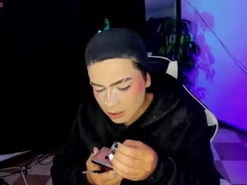 mihaa_adams live stage