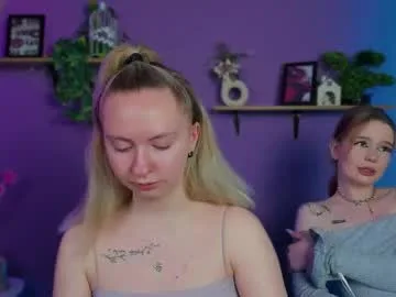 mila_glow live stage