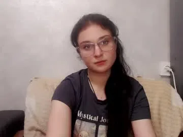 mila_rossee live stage