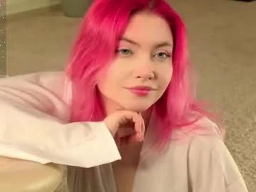 mila_taylorrr live stage