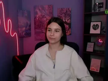 milamiuuu live stage