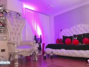 miss_nicolesds live stage