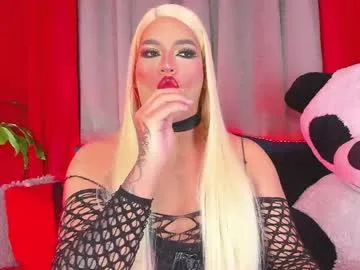 misskassandraa_ live stage