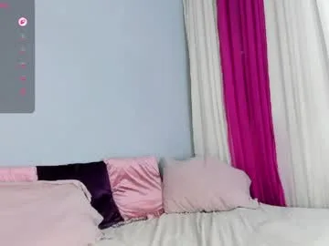 mollyybloom live stage