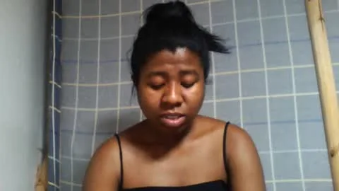 Live thumbnail for murielleee