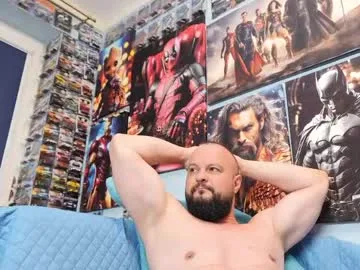 muscular_bear live stage