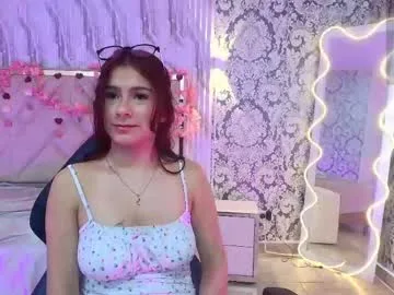 naisha_tay live stage