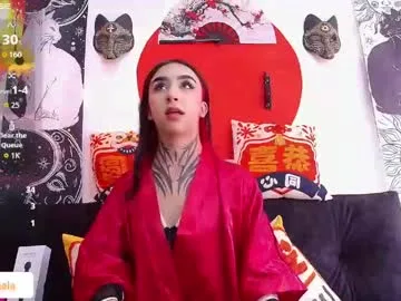 naomi_femme live stage