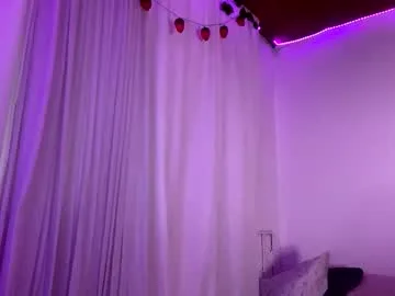 naomi_gyal live stage