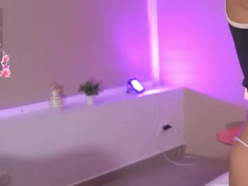 naomi_silk live stage
