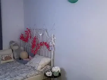 nicolelevis live stage